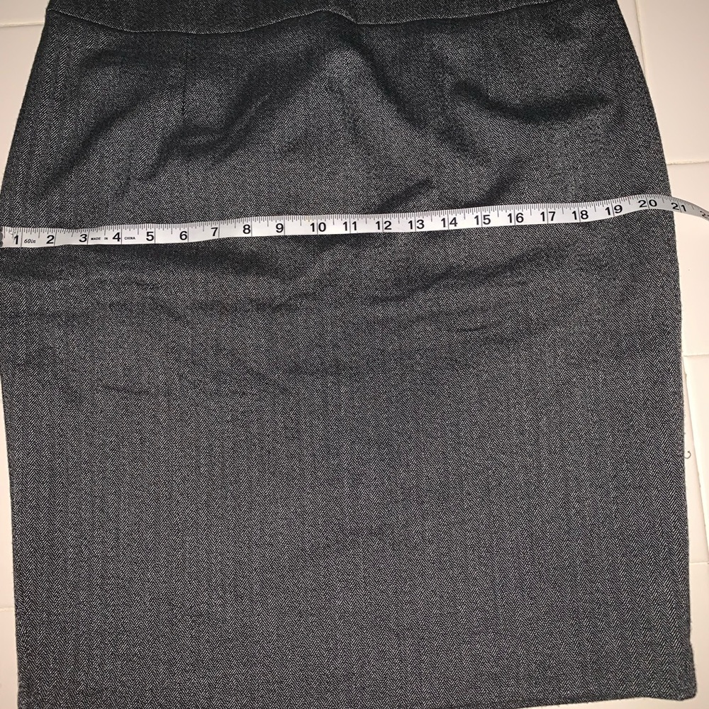 Woman’s pencil skirt. - Picture 6 of 8